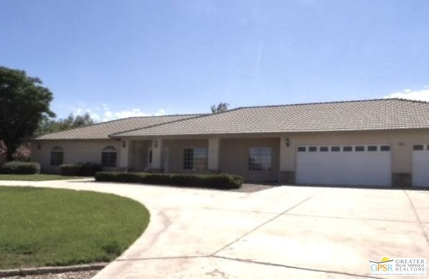 Attached, Exterior, Facade, Ranch