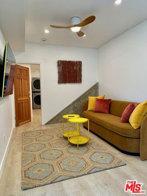 Interior, Recessed Lighting, Washer, Wood Texture Flooring