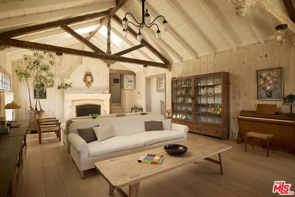 Chandelier, Fireplace, Interior, Living room, Piano, Wood Texture Flooring
