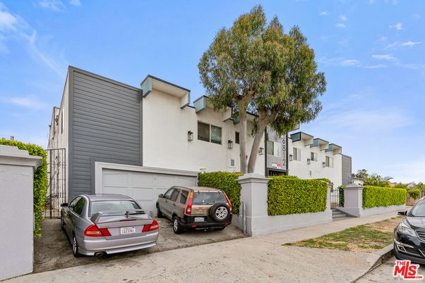 Attached, Exterior, Facade, Modern