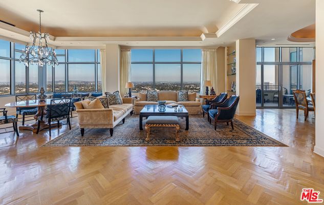 Chandelier, Dining room, Interior, Living room, Pendant Lights, Recessed Lighting, Wood Texture Flooring