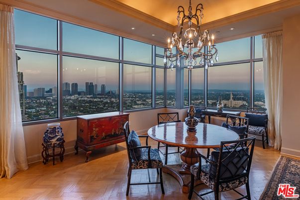 Chandelier, Dining room, Interior, Recessed Lighting, Wood Texture Flooring