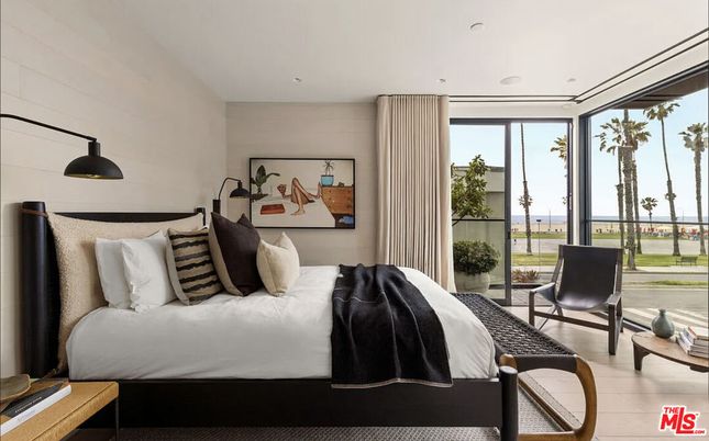 Bedroom, Interior, Recessed Lighting, Water