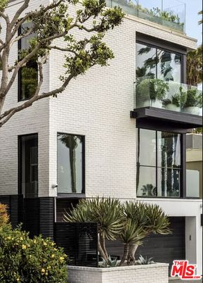 Exterior, Facade, Brick Facade, Modern