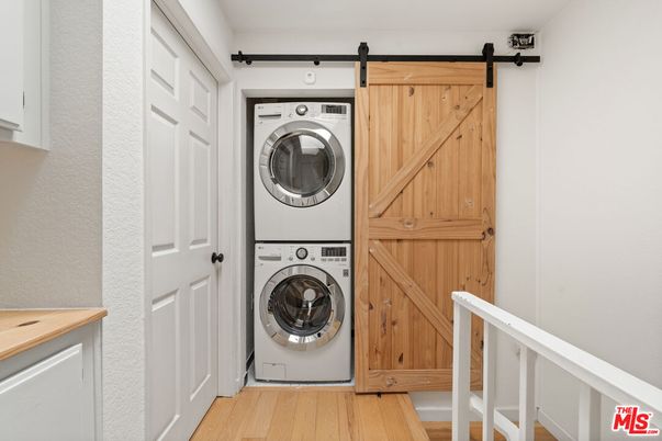 Interior, Utility Closets, Washer, Wood Texture Flooring
