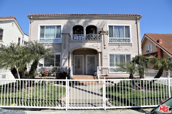 Exterior, Facade, Mediterranean