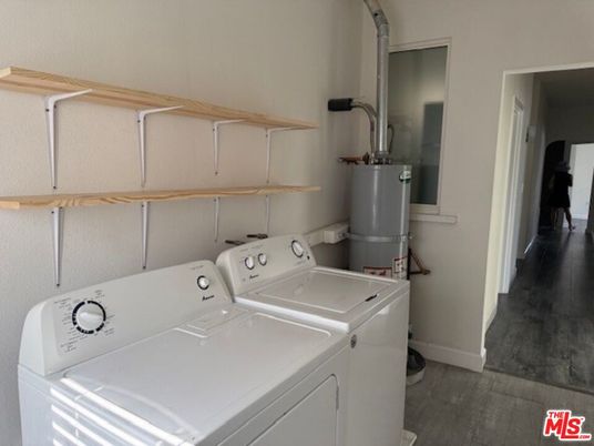 Interior, Washer, Wood Texture Flooring