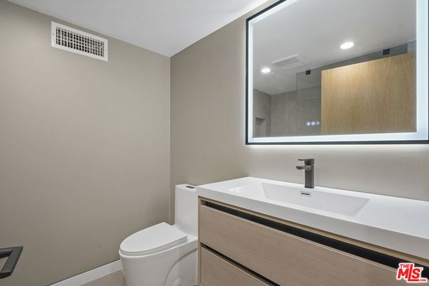 Bathroom, Interior, Recessed Lighting