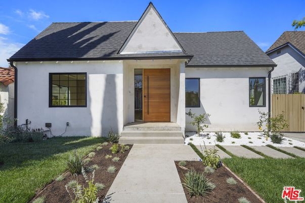 Exterior, Facade, Farmhouse