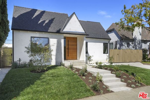 Exterior, Facade, Cape Cod