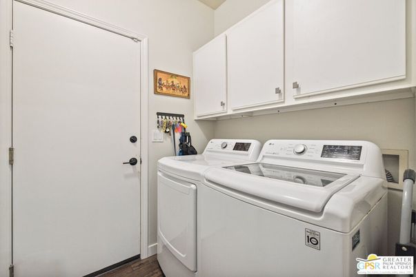 Interior, Washer, Wood Texture Flooring