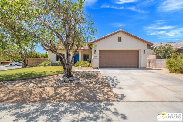 Attached, Exterior, Facade, Ranch