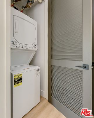 Interior, Utility Closets, Washer, Wood Texture Flooring