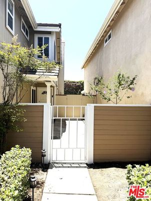 Exterior, Facade, None