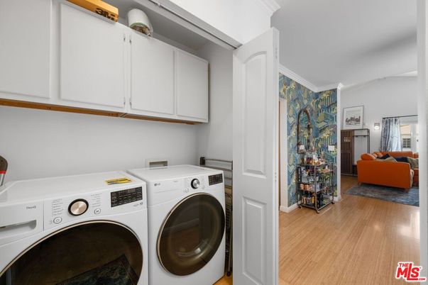 Interior, Washer, Wood Texture Flooring