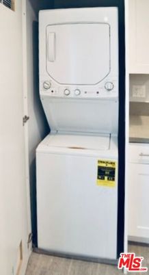 Interior, Utility Closets, Washer, Wood Texture Flooring