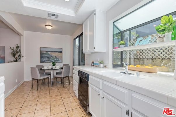 Dining room, Interior, Recessed Lighting