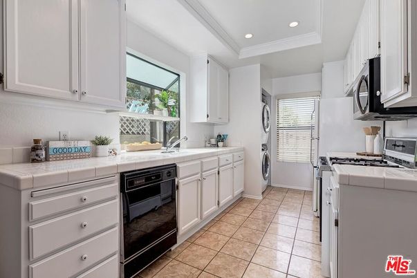 Interior, Kitchen, Recessed Lighting, Tile Countertops