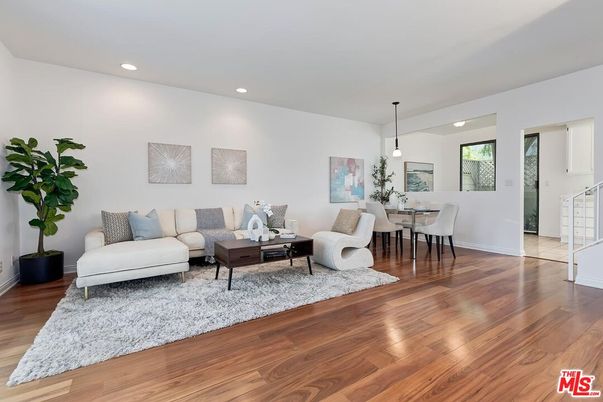 Dining room, Interior, Living room, Pendant Lights, Recessed Lighting, Wood Texture Flooring