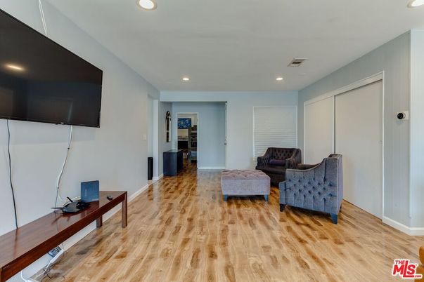 Interior, Living room, Recessed Lighting, Wood Texture Flooring