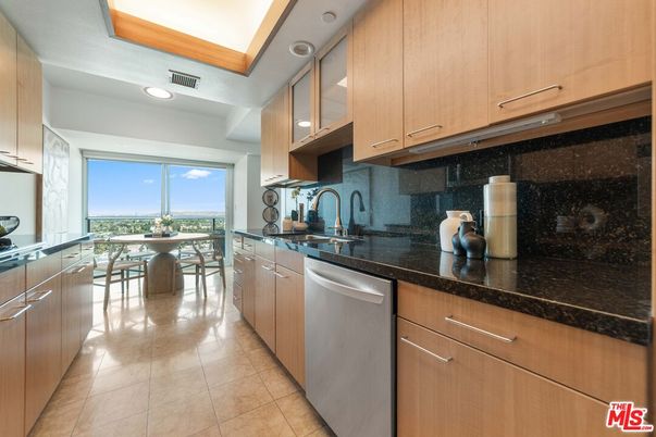 Dining room, Interior, Kitchen, Recessed Lighting, Stainless Steel Appliances