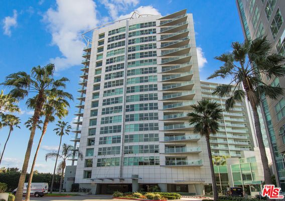 Exterior, Facade, Condo Building
