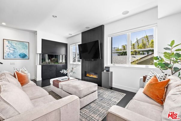 Fireplace, Interior, Living room, Recessed Lighting