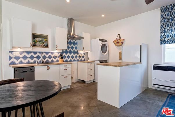 Interior, Kitchen, Recessed Lighting, Washer