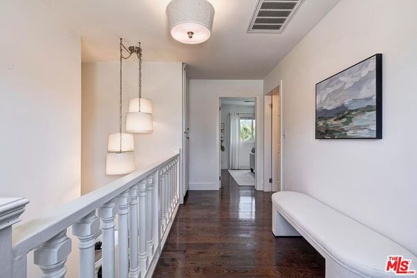 Interior, Pendant Lights, Wood Texture Flooring