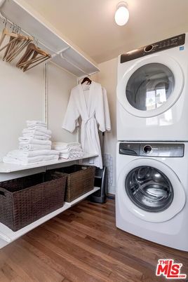 Interior, Utility Closets, Washer, Wood Texture Flooring