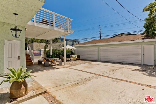 Detached Garage, Exterior