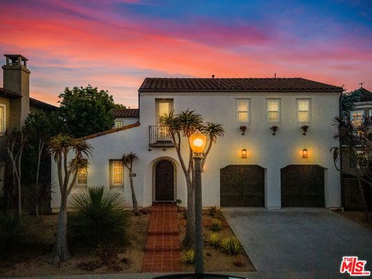 Attached, Exterior, Facade, Spanish Mediterranean