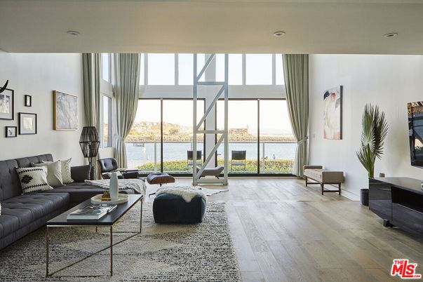 Interior, Living room, Recessed Lighting, Water, Wood Texture Flooring