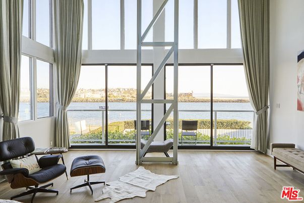 Interior, Sun Room, Water, Wood Texture Flooring
