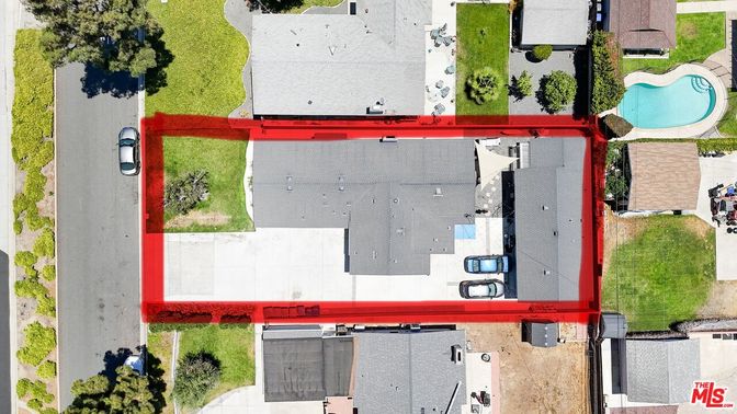 Exterior, Drone