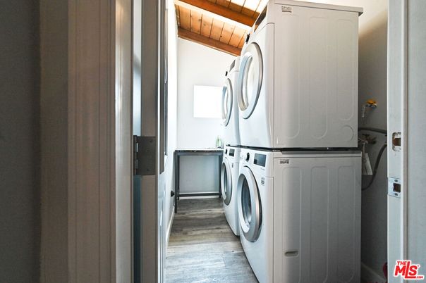 Interior, Washer, Wooden Beams, Wooden Ceilings, Wood Texture Flooring