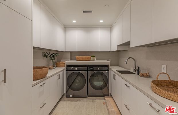 Interior, Marble, Recessed Lighting, Washer