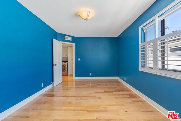 Empty room, Interior, Washer, Wood Texture Flooring