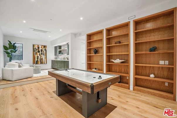 Game Room, Interior, Living room, Recessed Lighting, Wood Texture Flooring
