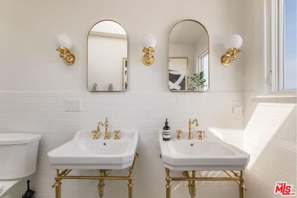 Bathroom, Dual Sink Vanities, Interior