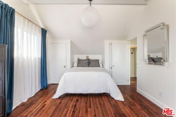 Bedroom, Interior, Pendant Lights, Wood Texture Flooring
