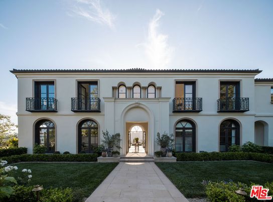 Backyard, Exterior, Facade, Mediterranean