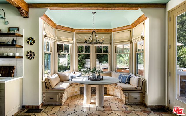 Chandelier, Interior, Sun Room