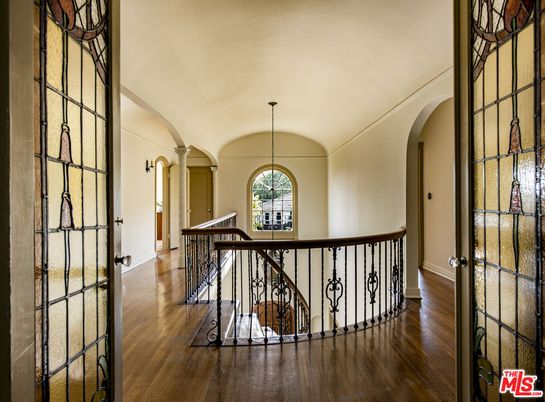 Interior, Pendant Lights, Wood Texture Flooring
