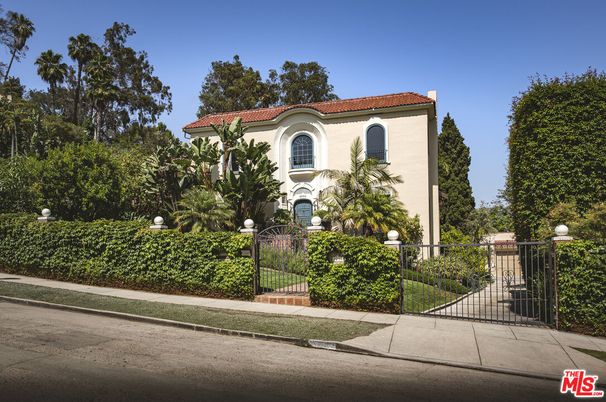 Backyard, Exterior, Facade, Mediterranean