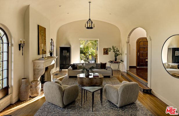 Fireplace, Interior, Living room, Pendant Lights, Recessed Lighting, Wood Texture Flooring
