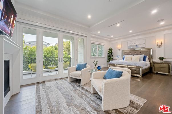 Bedroom, Fireplace, Interior, Recessed Lighting, Wood Texture Flooring