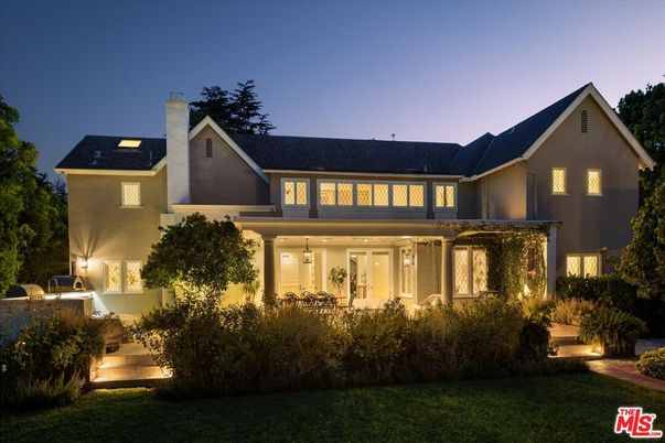 Exterior, Facade, Farmhouse