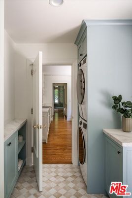 Interior, Recessed Lighting, Utility Closets, Washer, Wood Texture Flooring