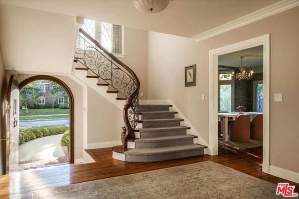 Chandelier, Interior, Wood Texture Flooring